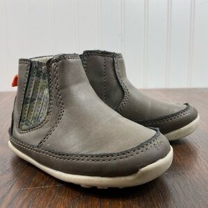 Carter’s Baby Shoes Boots Gray/Tan with Camo On The Side Rubber Bottom Sz 4